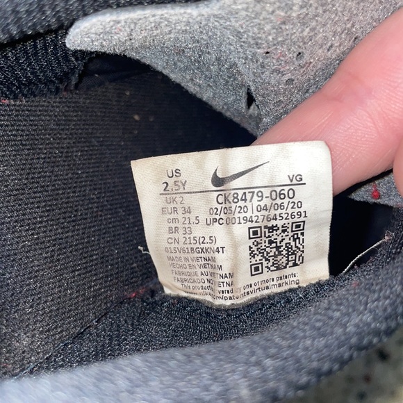 Youth Nike Phantom Cleats- size 2.5Y - Picture 3 of 3